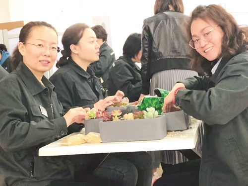 success “巾幗心系企 建功新時代” 一一包頭熱力集團(tuán)女工倡議書11.jpg